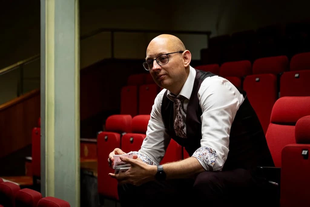 Adrian Salamon - Yorkshire Close-Up Magician
